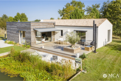 Une maison contemporaine de plain-pied avec quatre chambres