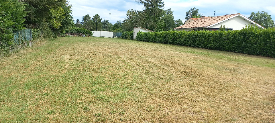 Terrain à bâtir à Ménesplet (24700)