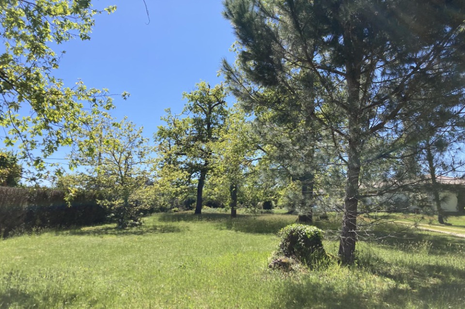 Terrain à bâtir à Léognan (33850)