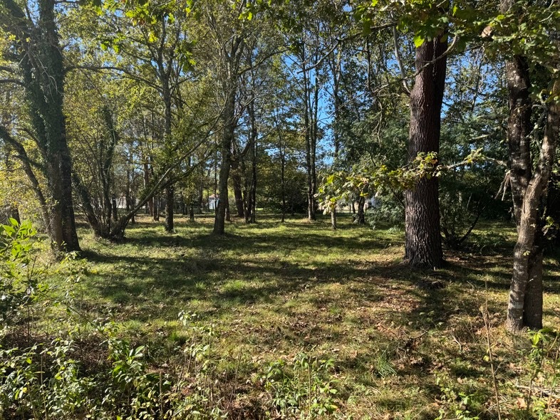 Terrain à bâtir à Gaillan-en-Médoc (33340)