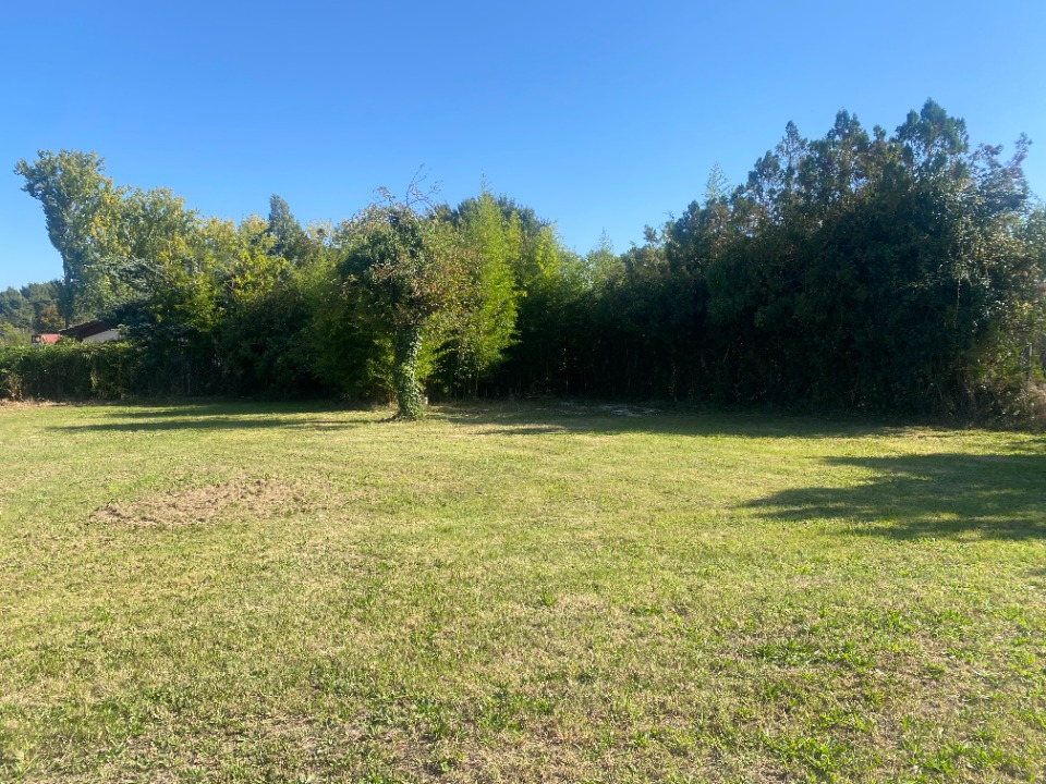 Terrain à bâtir à Lesparre-Médoc (33340)