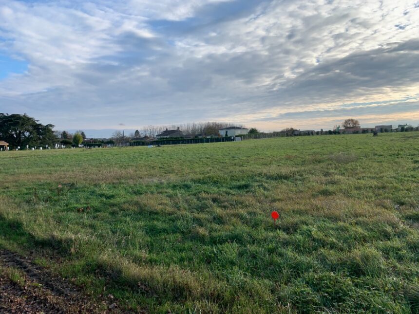 Terrain à bâtir à Tauriac (33710)