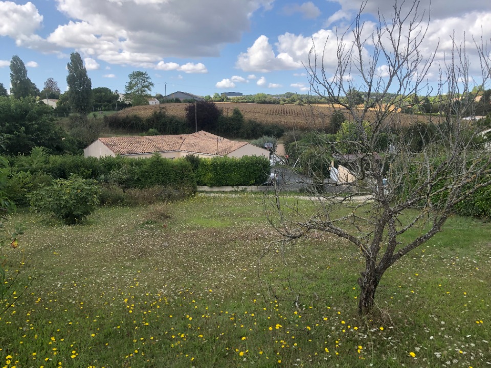 Terrain à bâtir à Saintes (17100)