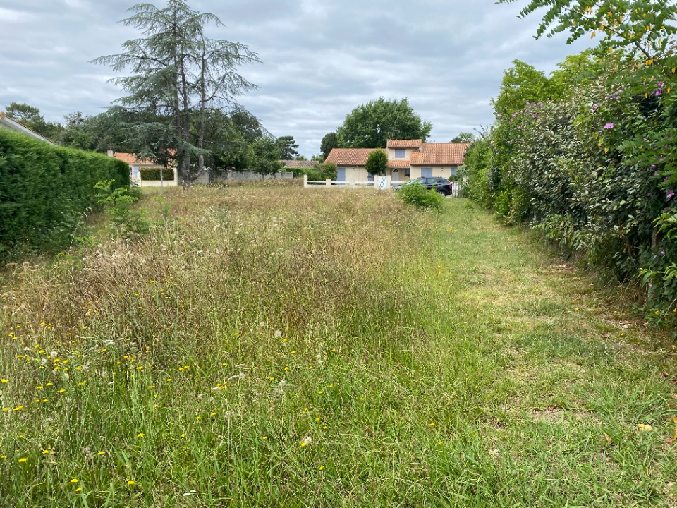 Terrain à bâtir à Saint-Germain-du-Puch (33750)