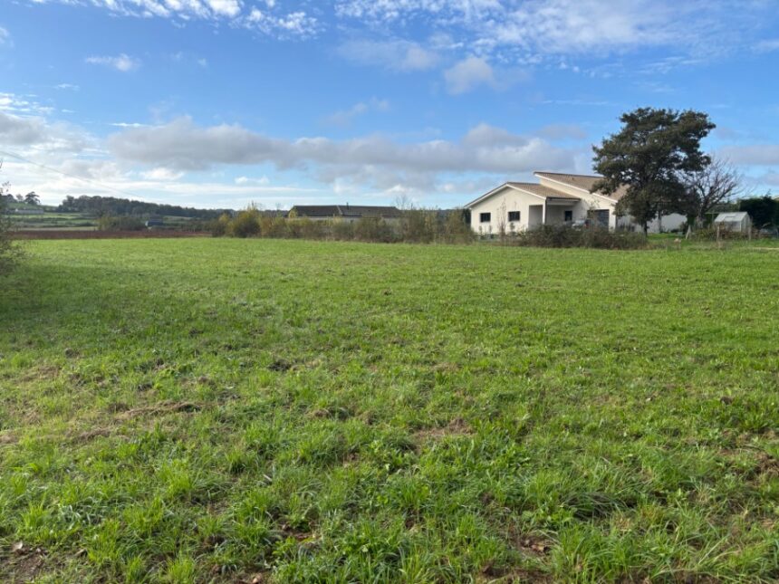 Terrain à bâtir à Saint-Germain-et-Mons (24520)