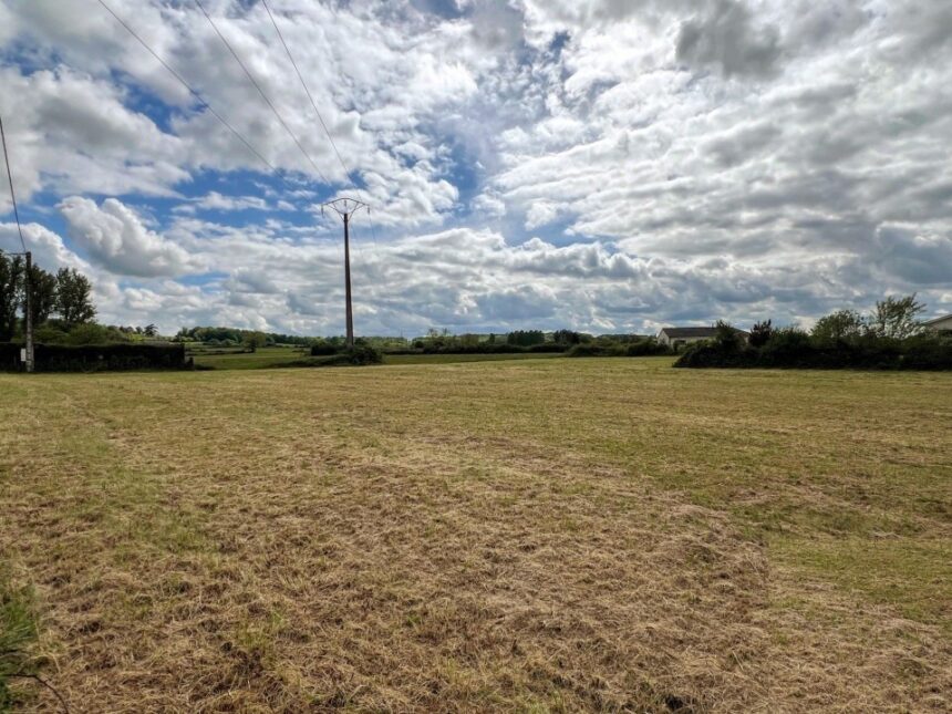 Terrain à bâtir à Saint-Germain-et-Mons (24520)