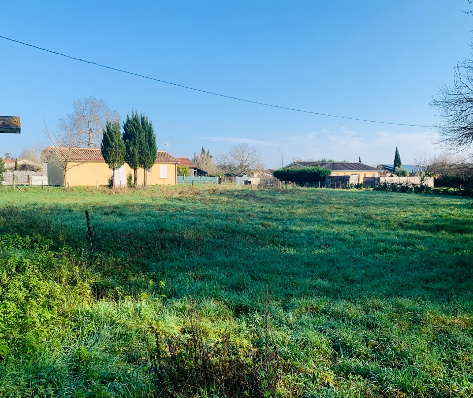 Terrain à bâtir à Saint-Christoly-de-Blaye (33920)